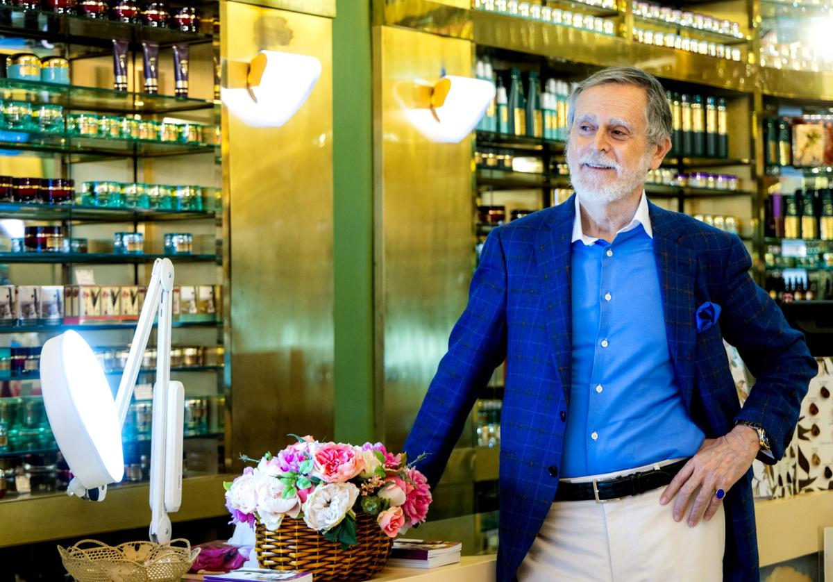 Jerónimo Ors, en su tienda de la calle La Paz en Valencia.