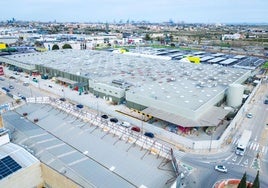 FOTOS | Carrefour Alfafar levanta un dique de protección ante futuras riadas