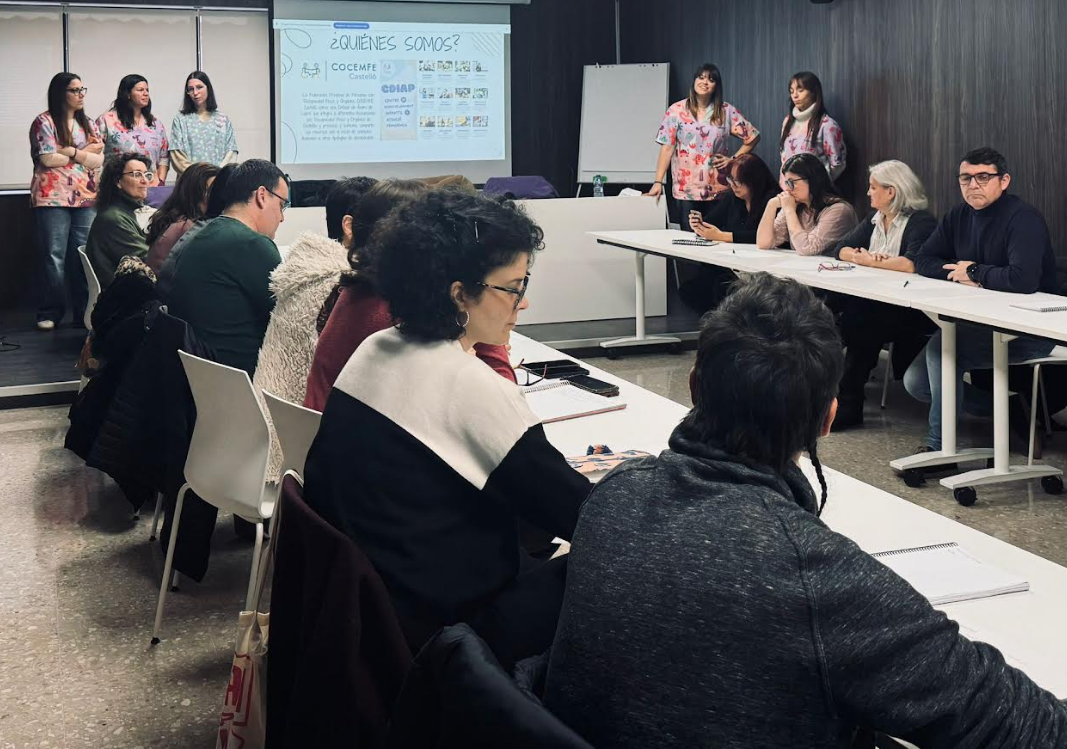 El profesorado del Centre Municipal de les Arts recibe formación para implementar actividades artísticas adaptadas a las necesidades especiales