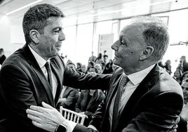 Carlos Mazón y Salvador Navarro se saludan el pasado martes 18 en el acto de presentación de 'Ara Empreses'.