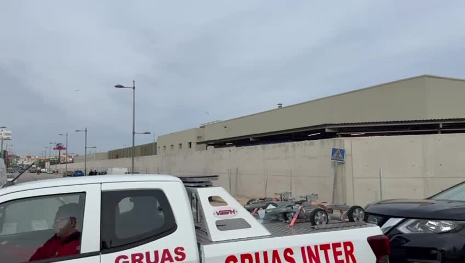 Así es el muro que Carrefour Alfafar ha levantado como protección ante futuras riadas