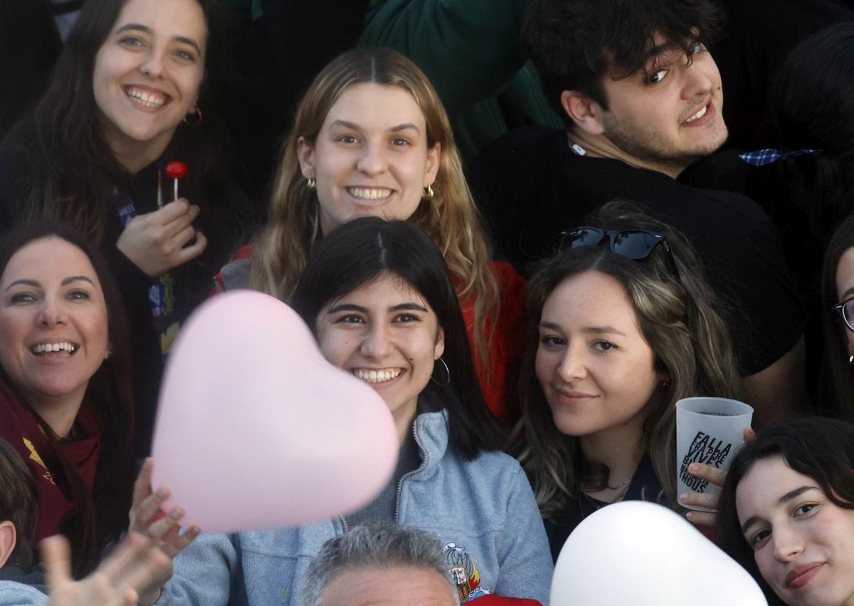 Imagen secundaria 1 - Controles policiales en los accesos y momentos de celebración en la Crida.