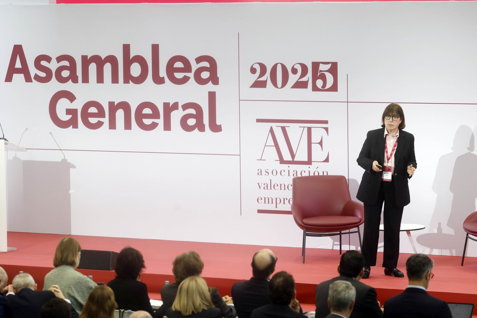 Felipe González asiste a la Asamblea General de AVE 2025 en Valencia