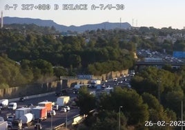 Atasco en la A-7 a la altura de Paterna, este miércoles, visto desde las cámaras de la Dirección General de Tráfico.