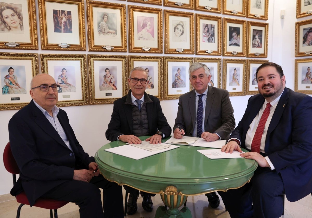 Firma del acuerdo entre la Junta Central Fallera, la Generalitat y la Diputación de Valencia para impulsar la visita de los Centros Valencianos en el Exterior.