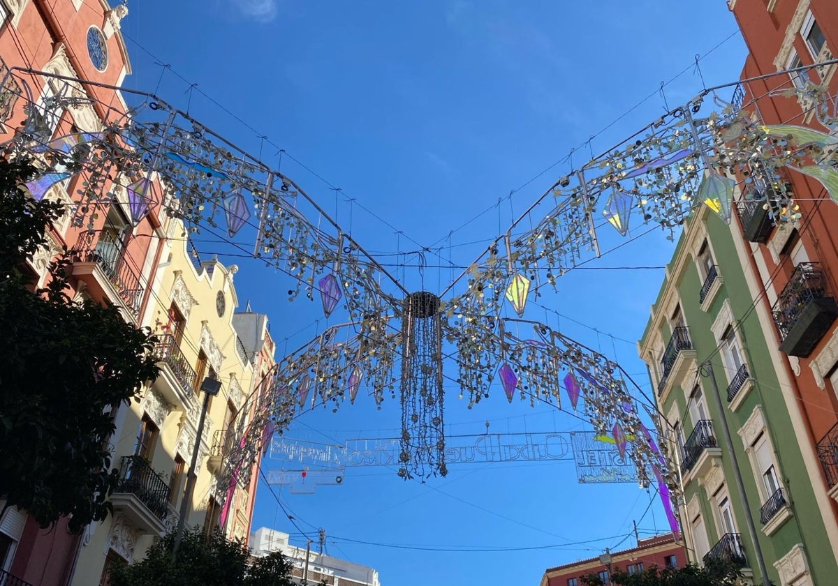 Montaje de las luces de la falla Cuba-Puerto Rico.