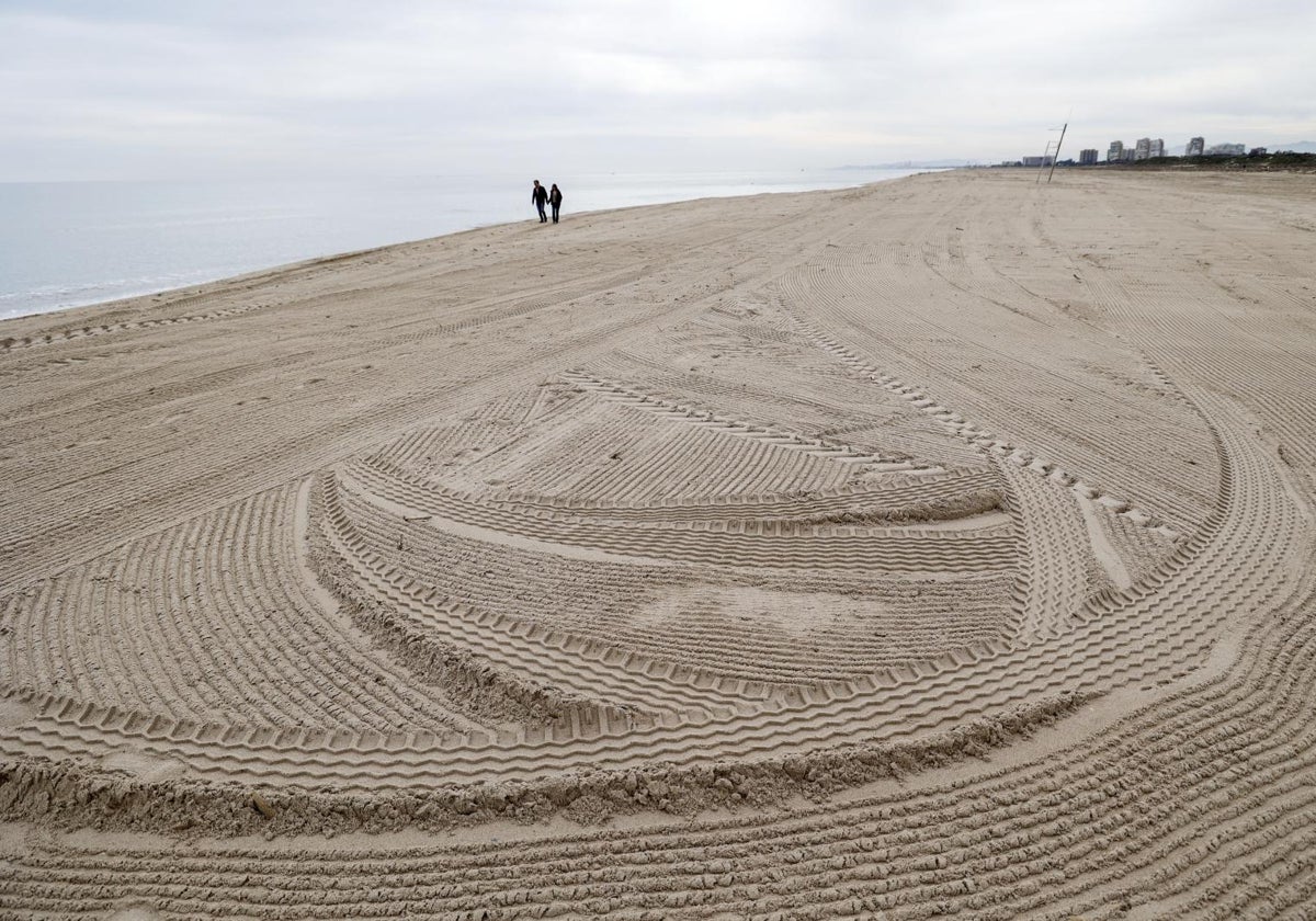 La playa de El Saler, con los trabajos de limpieza terminados.