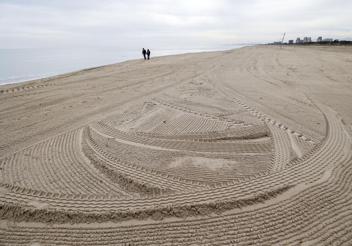 FOTOS | Las playas de Valencia, limpias de nuevo tras el paso de la dana