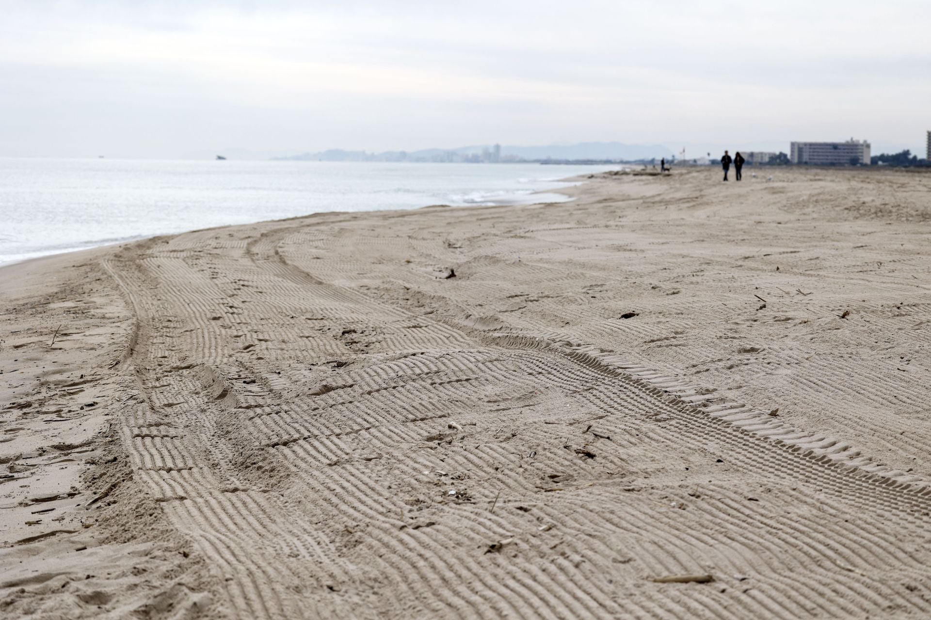 FOTOS | Las playas de Valencia, limpias de nuevo tras el paso de la dana