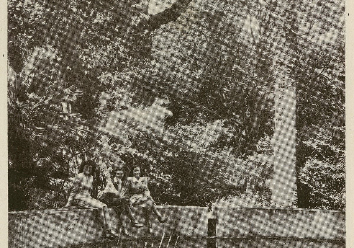 Años 40. Tres mujeres posan en un rincón del Jardín, que se encontraba entonces bastante abandonado.