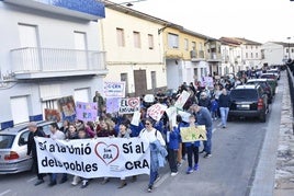 Manifestación de la comunidad educativa de Torrella y Cerdà.