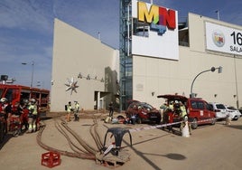 Trabajos de desagüe del centro comercial MN4 en los días posteriores a la dana.