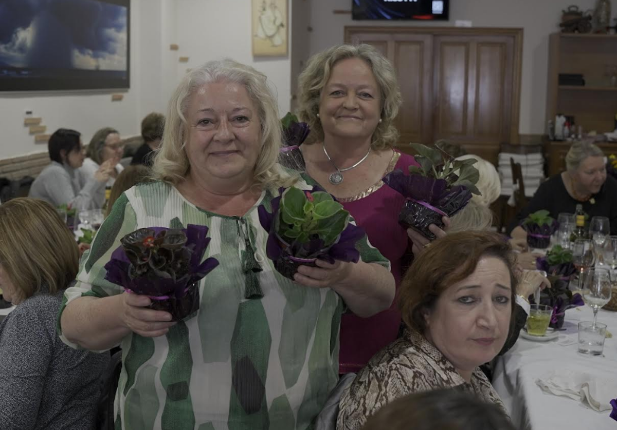 La alcaldesa Araceli De Moya, junto a la concejala del área Mª Carmen Saura Allepuz