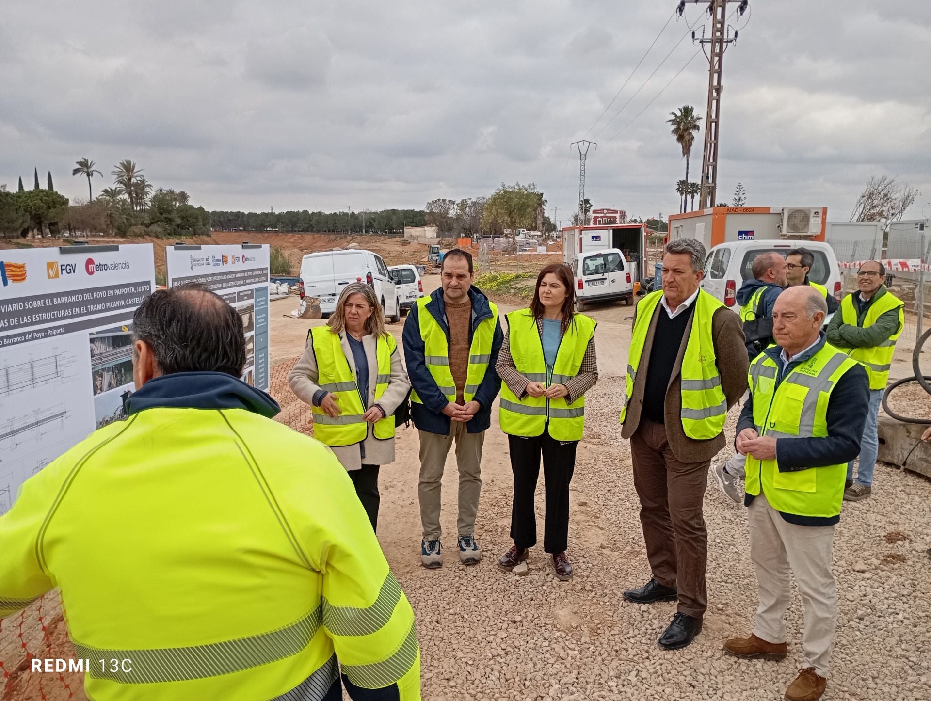 La alcaldesa y el conseller, en el centro, en la visita de obras.