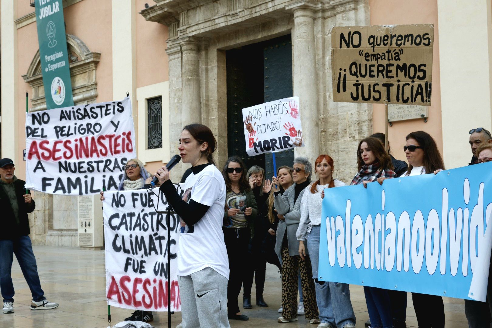 FOTOS | Concentración en Valencia contra la gestión de la dana y en recuerdo de las víctimas