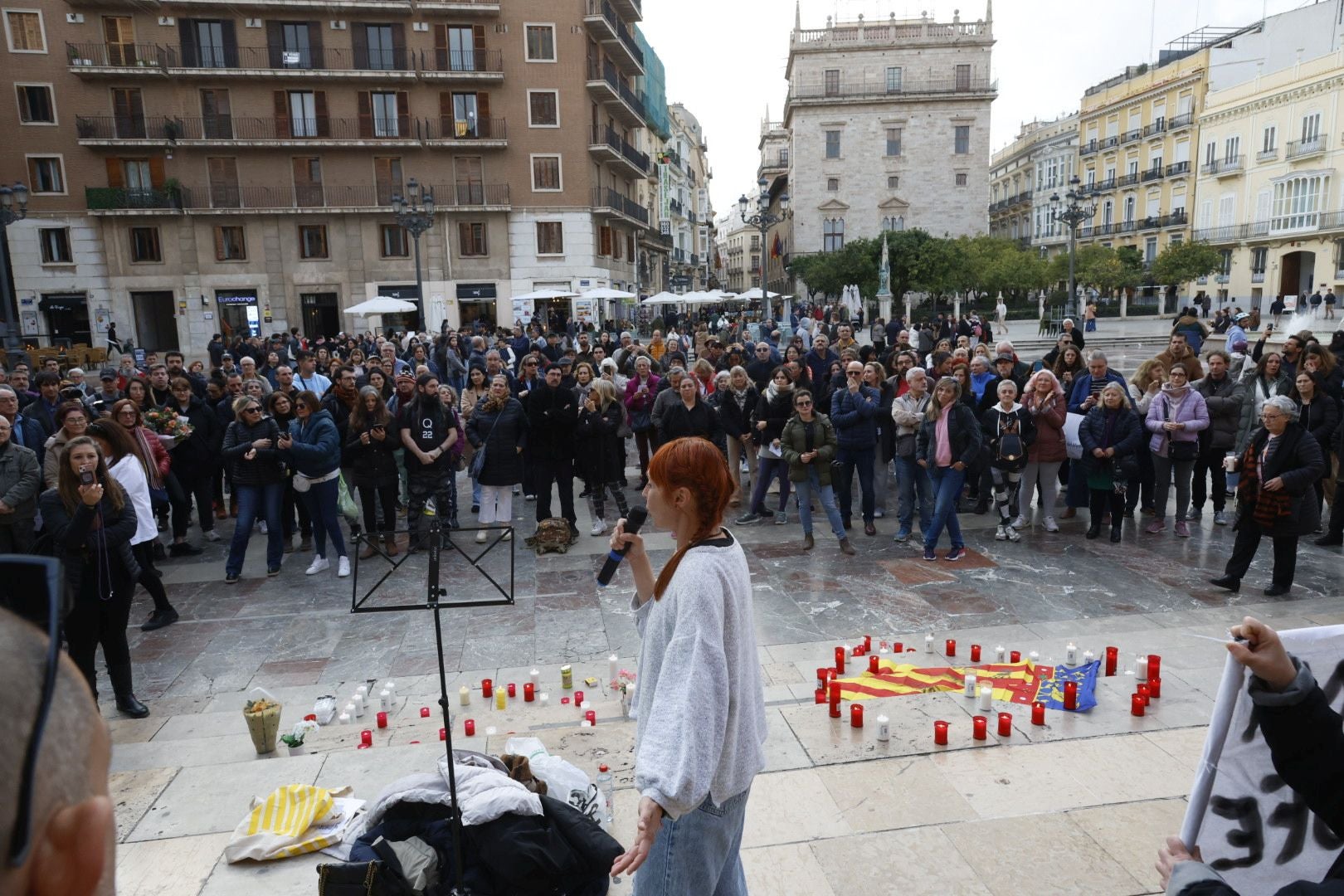 FOTOS | Concentración en Valencia contra la gestión de la dana y en recuerdo de las víctimas