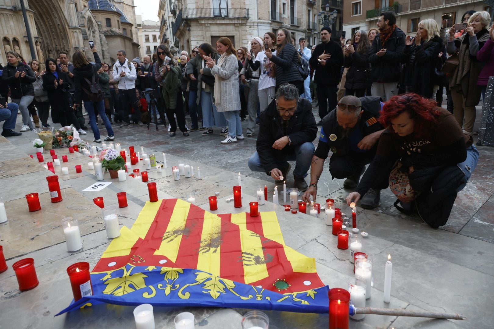 FOTOS | Concentración en Valencia contra la gestión de la dana y en recuerdo de las víctimas