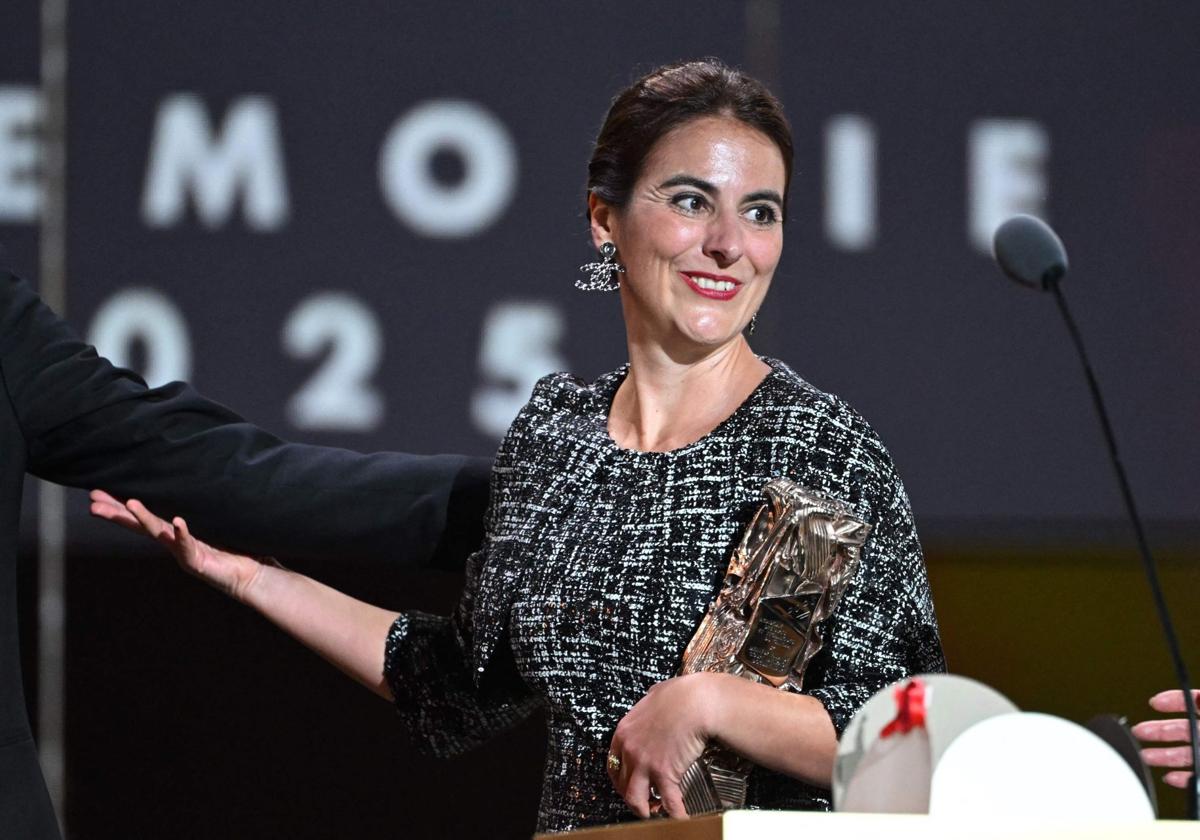 Elena López Riera durante la entrega del premio.