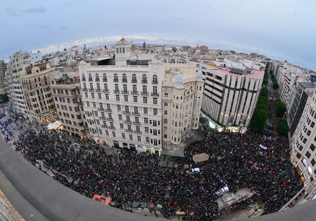 La manifestación en Valencia contra la gestión política de la dana, en imágenes