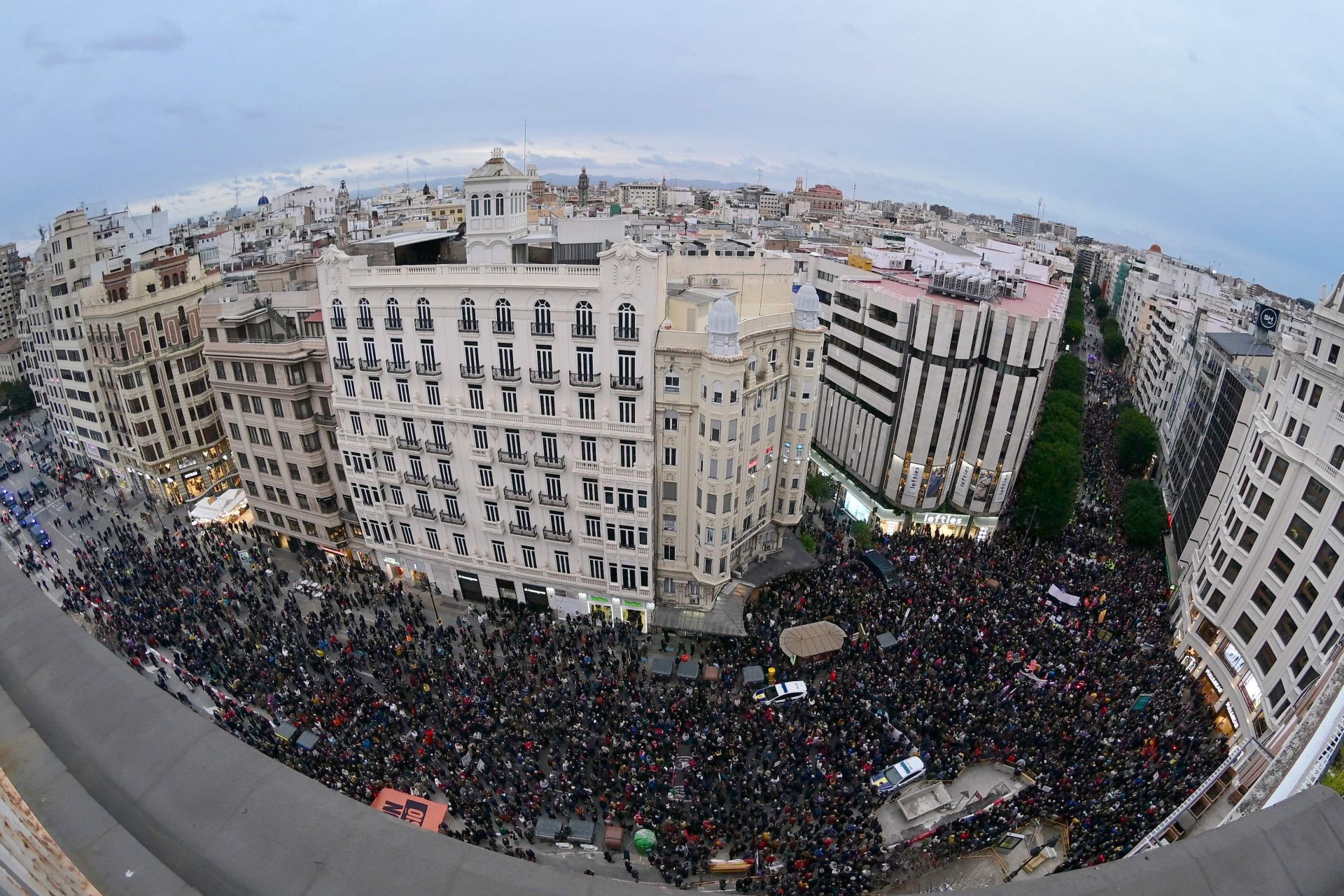 La manifestación en Valencia contra la gestión política de la dana, en imágenes