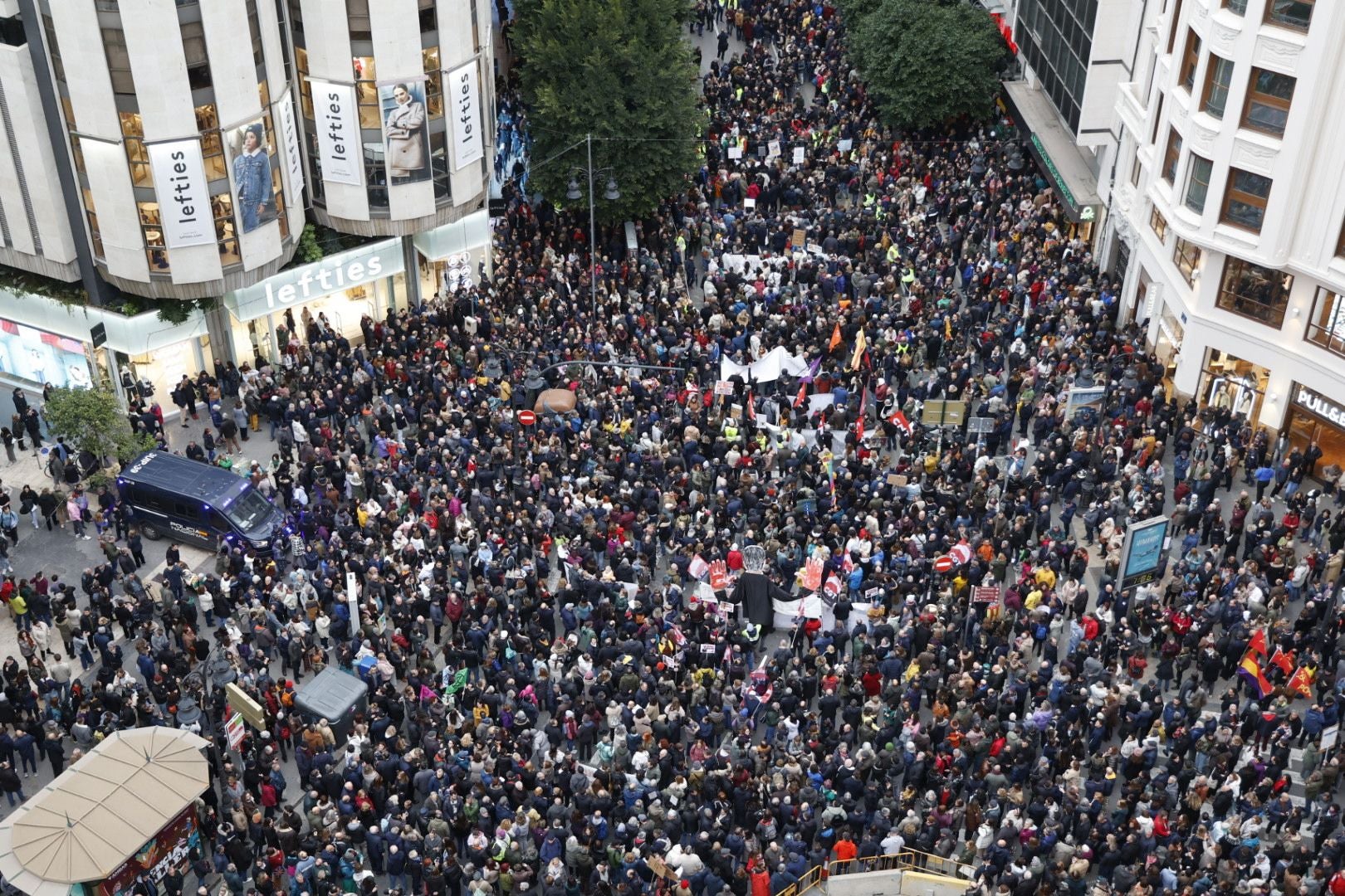 La manifestación en Valencia contra la gestión política de la dana, en imágenes