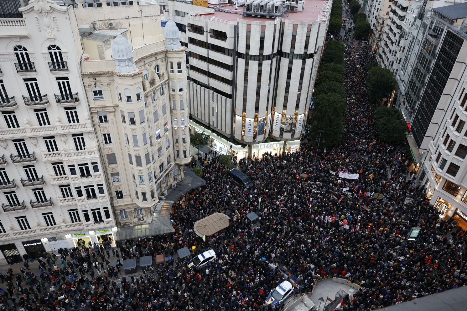 La manifestación en Valencia contra la gestión política de la dana, en imágenes