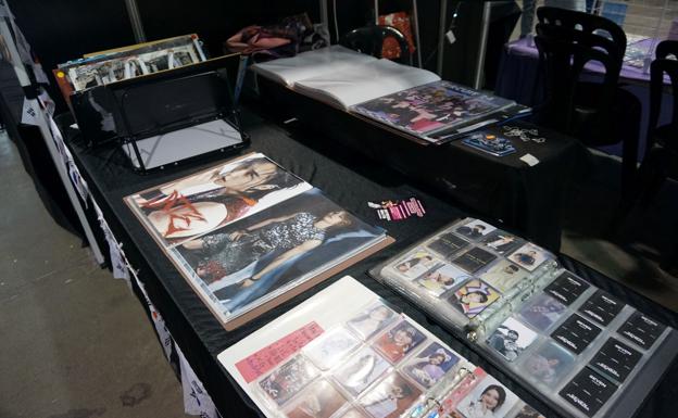 Stand de KPOPHUB con productos de 'k-pop'.