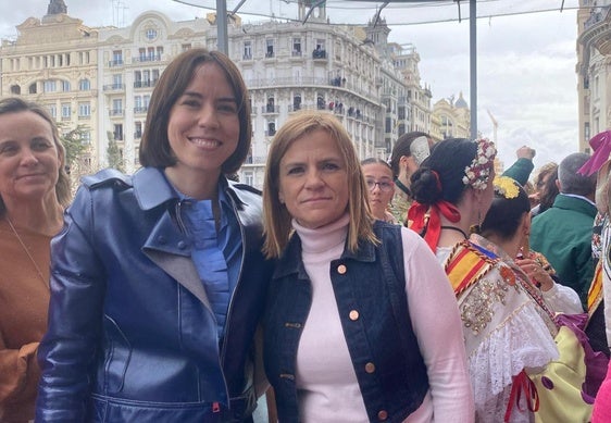 Diana Morant y Pilar Bernabé en la mascletà de este sábado.