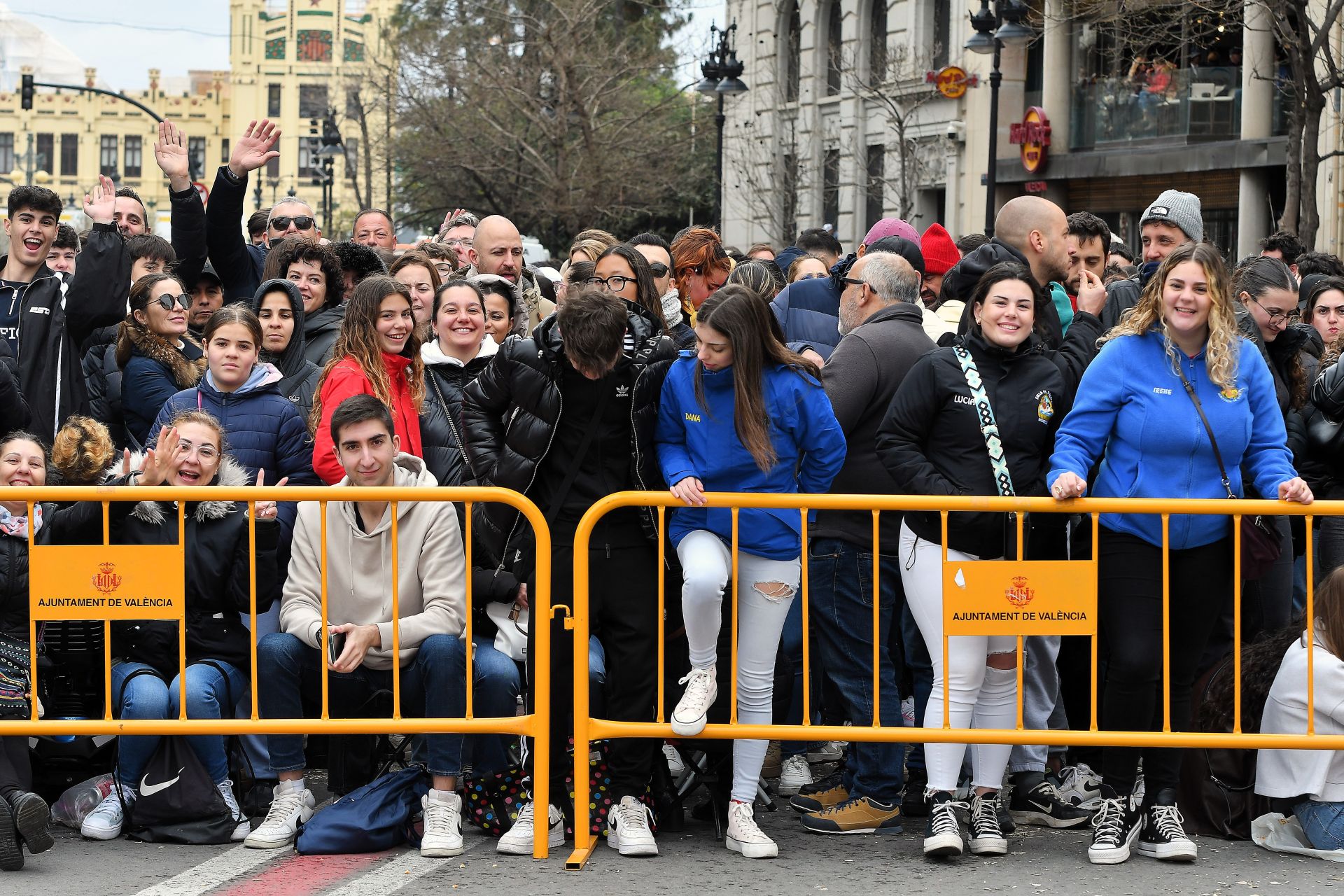 FOTOS | Búscate en la mascletà del domingo 2 de marzo