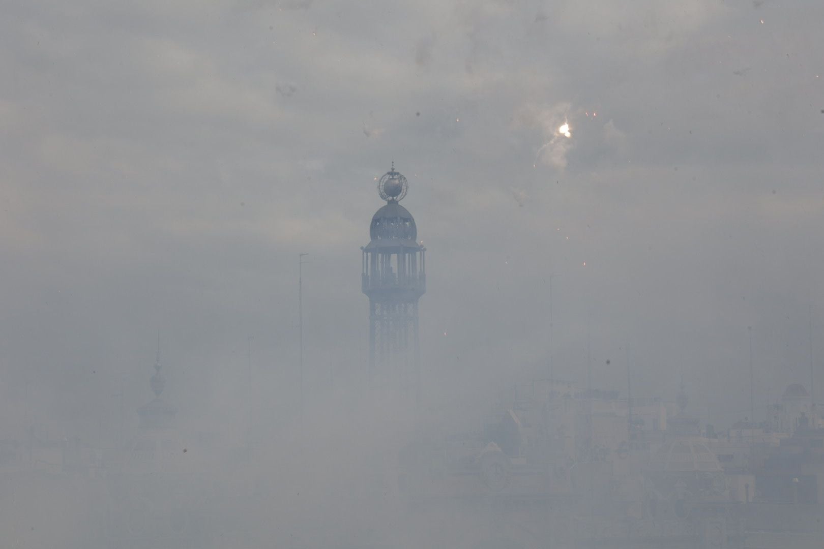 FOTOS | Mascletà del domingo 2 de marzo de las Fallas de Valencia 2025