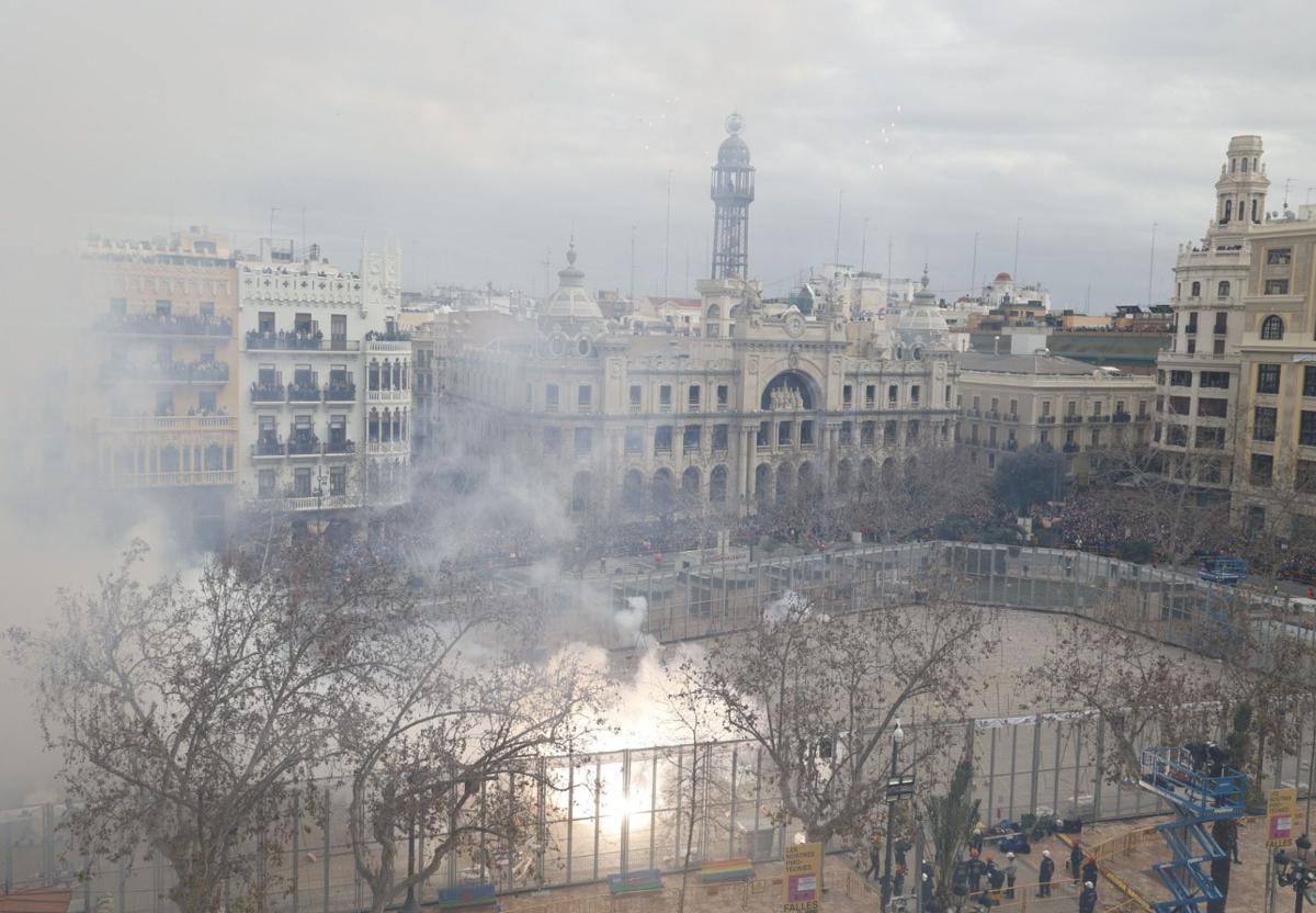 Apoteósica y atronadora mascletà de Gironina en Valencia