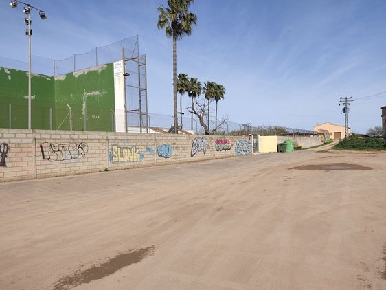 Aparcamiento del polideportivo de Riola.