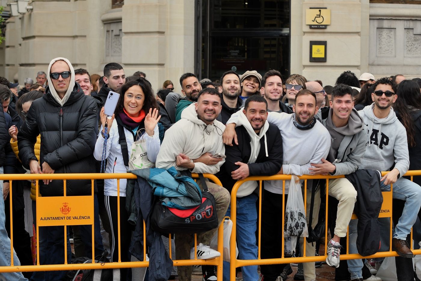 FOTOS | Búscate en la mascletà del lunes 3 de marzo