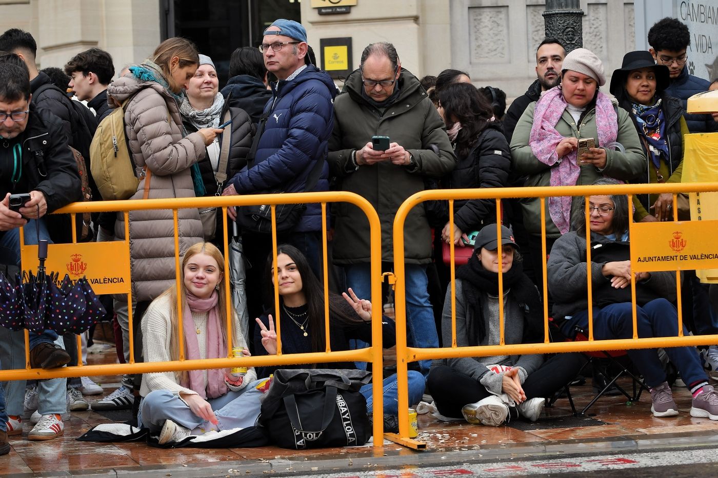 FOTOS | Búscate en la mascletà del lunes 3 de marzo