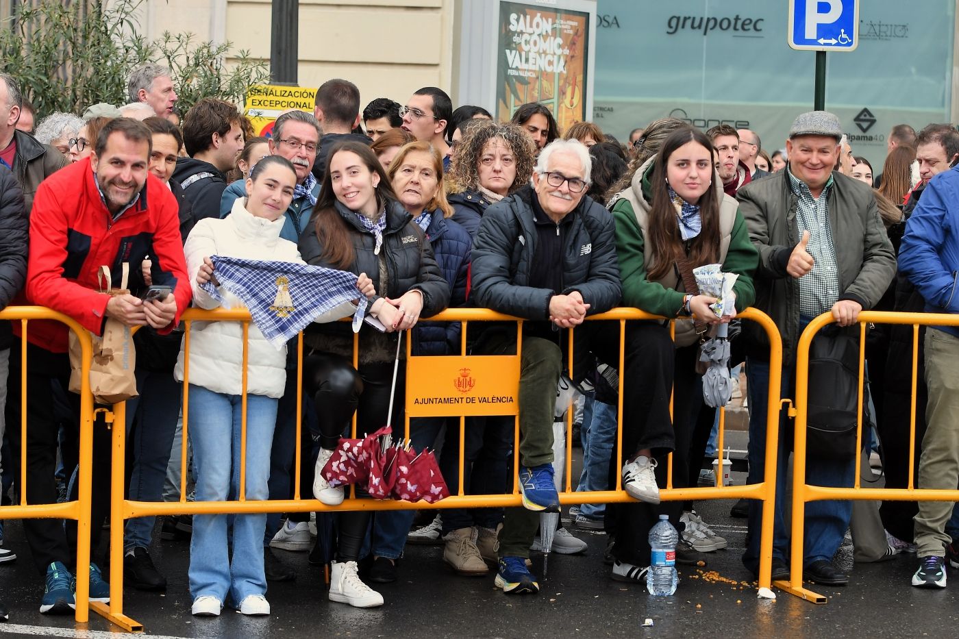 FOTOS | Búscate en la mascletà del lunes 3 de marzo