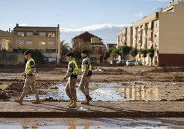 Unos militares en uno de los municipios afectados.