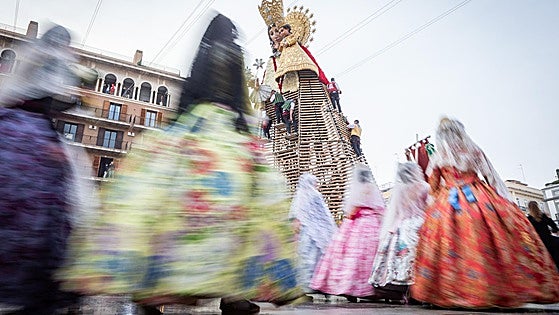 Ofrenda a la Virgen 2025: orden de desfile de las fallas el lunes 17 de marzo