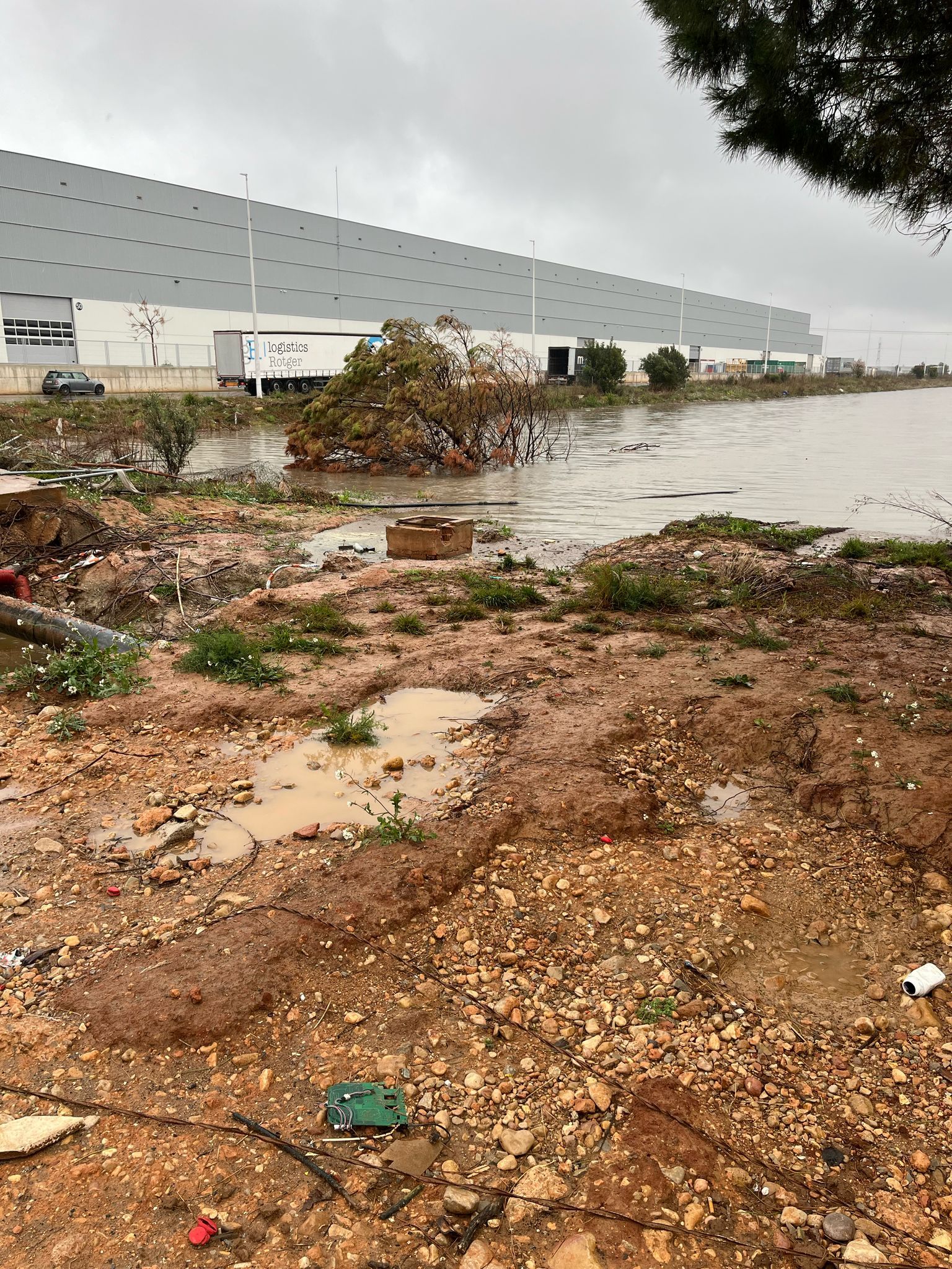 Inundaciones en el polígono de Riba-Roja