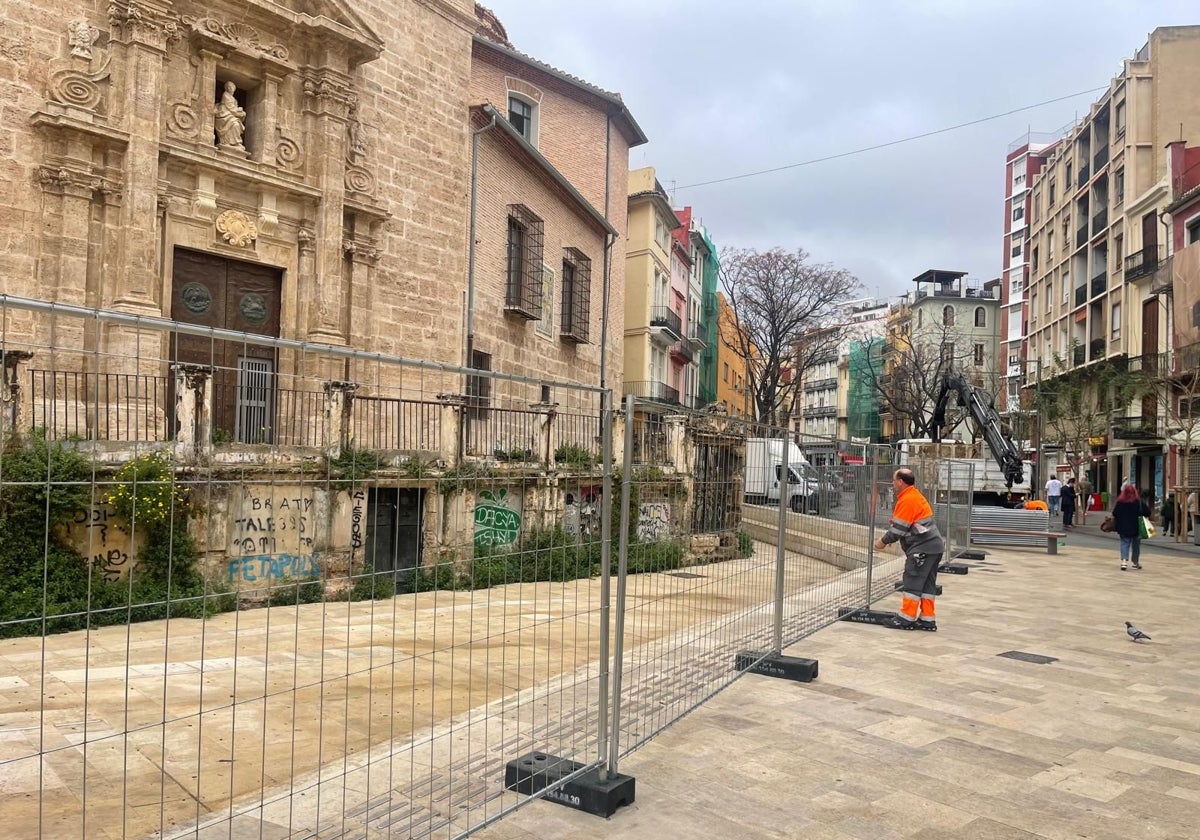 Vallado de Les Covetes de Sant Joan, frente a la Lonja de Valencia.