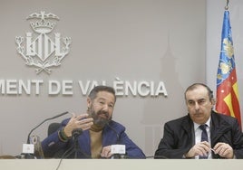 Juanma Badenas, acompañado del abogado Ignacio Serra.