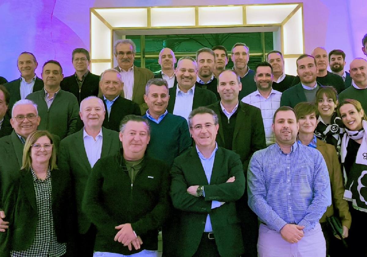 La delegación del Grupo Cooperativo Cajamar junto con los directivos de las principales cooperativas y empresas valencianas.