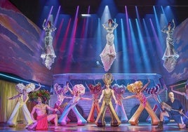 Un momento del musical 'Priscilla, Reina del desierto', en el Olympia'.