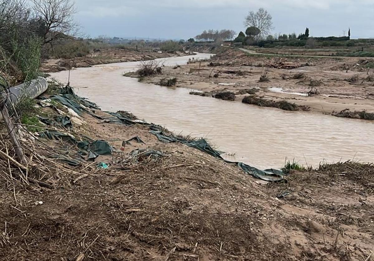 El Rio turia, a su paso por Riba-roja. este martes.