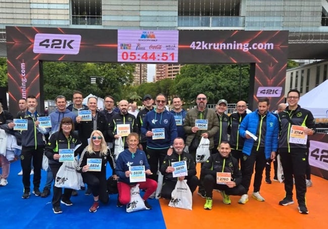 Miembros del Club Atletismo Ajos Xàtiva en una maratón.