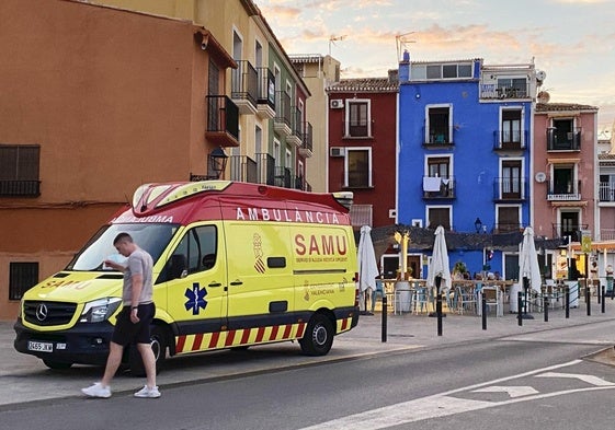 Ambulancia en una foto de archivo