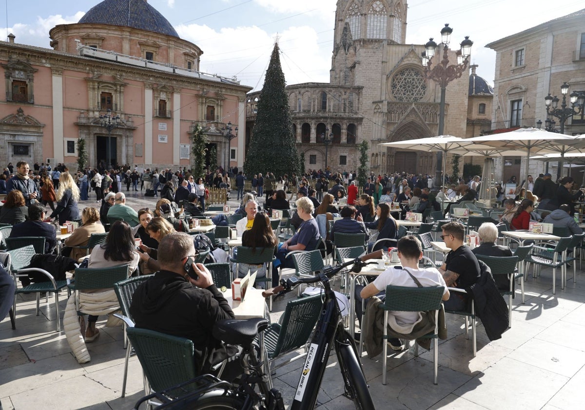 Terrazas de la plaza de la Virgen, en imagen de archivo.