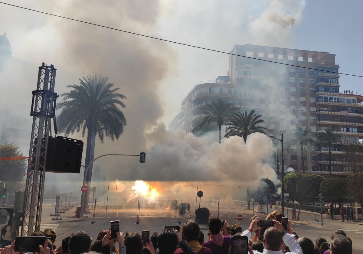 Mascletà en Alzira.