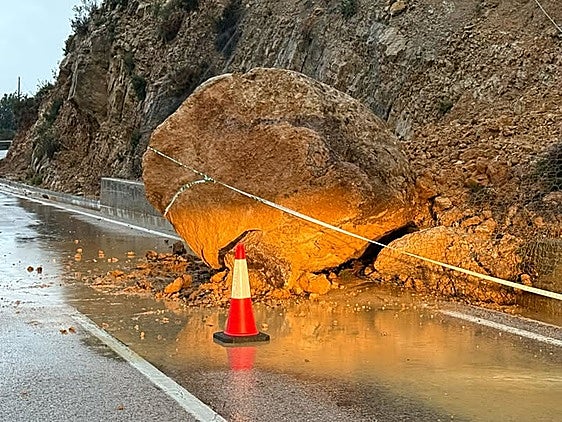Las lluvias causan desprendimientos en Dos Aguas, Serra y en Castellón