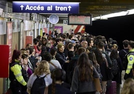 Viajeros del metro de Valencia en una imagen de archivo.