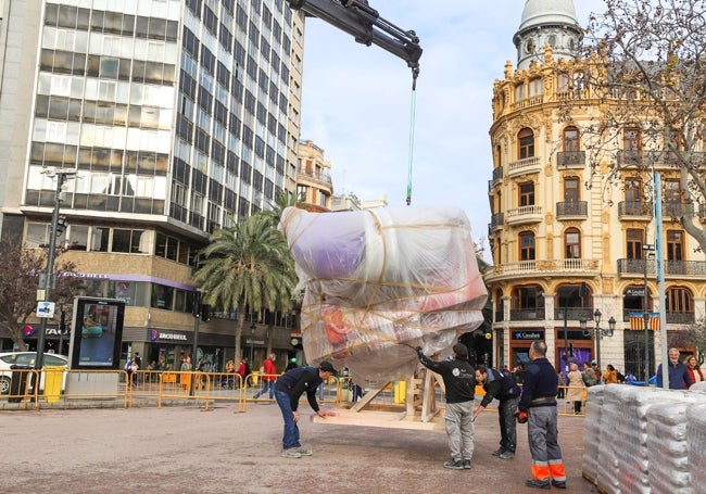 Alzado de una pieza, tras descargarla de la góndola.